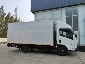 Harga Isuzu NLR Long Karoseri Box Alumunium - Truck Isuzu Engkel 4 Roda Ban Baru